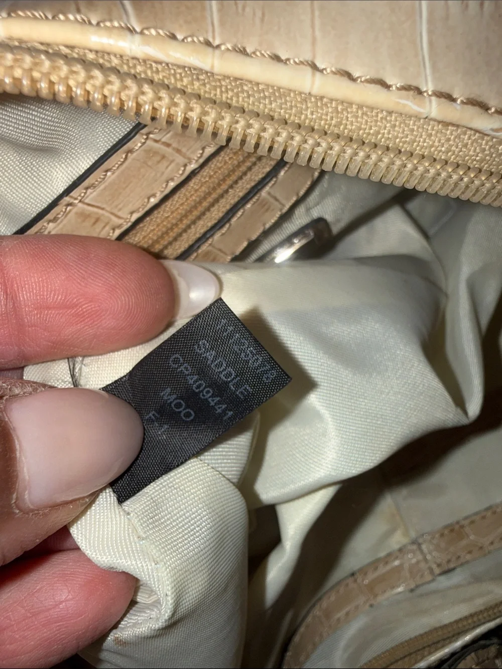 Guess Vintage  Croc-Embossed Beige Shoulder Hobo
